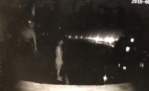 浙江湖州：女子跳楼轻生瞬间，消防队员猛拽拉回