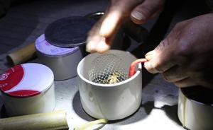河南延津“蟋蟀季”：七成農(nóng)戶組捕捉大軍，年創(chuàng)效益超千萬元