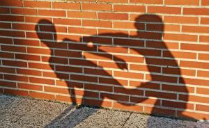 百件涉防卫案仅7件认定成立，昆山反杀案引“正当防卫”讨论