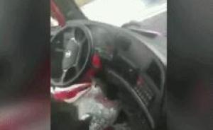 哈爾濱警方回應(yīng)“交警砸車視頻”：遭暴力抗法，司機(jī)接受訊問(wèn)