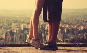 男子網(wǎng)上號(hào)稱能種“情蠱”挽回愛情，多名女大學(xué)生上當(dāng)被騙財(cái)