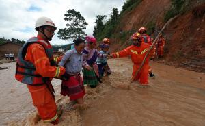 直擊丨云南麻栗坡山洪泥石流致8死，山體滑坡道路通訊中斷