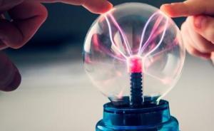 人民微評：不讓問題藝人招搖于世，應(yīng)有更多機(jī)構(gòu)發(fā)聲