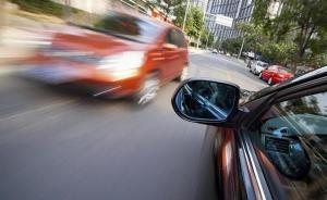 一滴滴网约车超速被查：司机正睡觉，无驾驶资格的乘客在开车