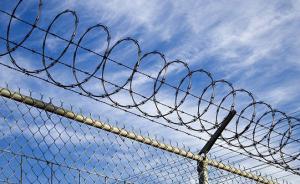 四川一刑警被控槍殺“第三者”，服刑10年后出獄喊冤已9年