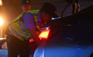 西安涉毒人員駕車遇警方盤查試圖逃竄，輔警攔截被拖行負(fù)傷