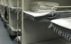 想上鋪換下鋪被拒、發(fā)文批評(píng)又被指道德綁架，律師稱用法維權(quán)