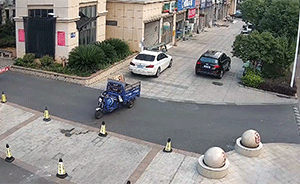 清潔車被風(fēng)吹后剮蹭寶馬，車主不索賠