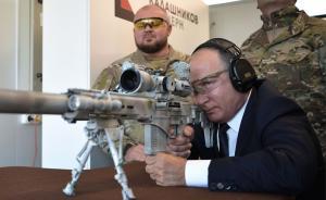 早安·世界｜普京訪問俄羅斯軍方愛國者公園，化身“神槍手”