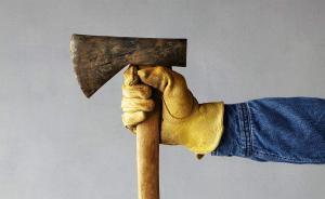 法治課｜律師攜斧頭作物證參與庭審，是否“危害法庭安全”？