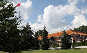 中国驻瑞典大使馆发言人就瑞典电视台辱华节目发表谈话