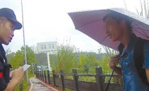 貴州奇葩男子錢和證件被偷，攔警車讓特警送他去拘留所住幾天