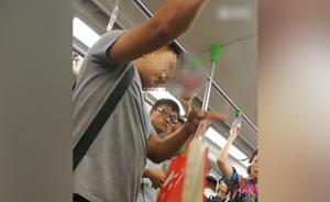 男子讓座后腳踹不讓座的年輕小伙，南京地鐵警方：介入調(diào)查