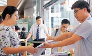 香港房委会派发五二折居屋申请表，首日发出9800份