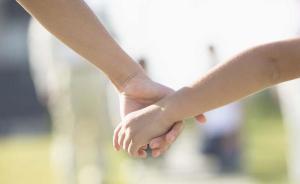 上户口时发现孩子非丈夫亲生，女子告孩子生父要抚养费获支持