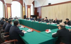 新华社评论员：坚持“两个毫不动摇”必须坚定不移