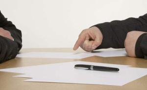 泉州律協(xié)通報(bào)“律師攜斧作證參與庭審”：責(zé)令檢討，不予處罰