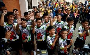 從幽暗洞穴到河床隊主場，這是泰國12名足球小將的生死奇跡