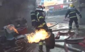 丹東“抱火哥”沖進(jìn)火場，徒手拎出三個噴火煤氣罐
