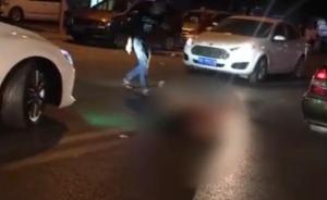 广西一女子在灵山街头裸奔，警方：有精神病史，无吸毒史