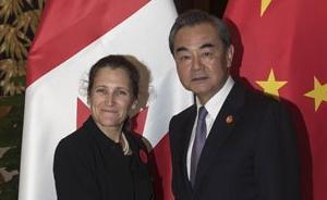 王毅同加拿大外長通電話，弗里蘭通報了《美墨加協(xié)定》情況