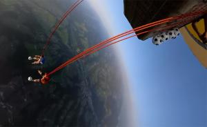 3000米高空玩花,这是用生命颠球啊