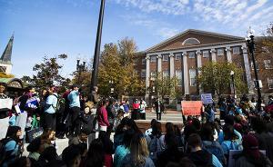 “哈佛招生歧視案”開審前夜，支持與反對者集會對峙