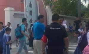 书包谁来背？深圳一校长站校门口制止家长替孩子背书包引热议