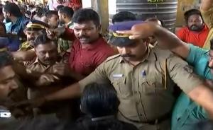 印度神庙向所有女性开放，千名信徒抗议