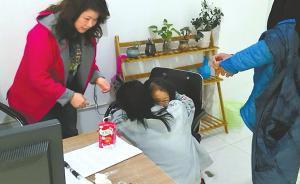 暖聞｜成都4歲女童獨(dú)自出門找媽媽，細(xì)心公交司機(jī)“收留”