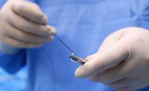 1歲嬰兒遭狗咬成重傷面部一側(cè)撕脫，醫(yī)生3小時(shí)縫合300針