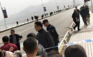 公交車墜江，重慶消防總隊50名指戰(zhàn)員開展救援