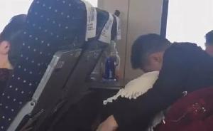 女童高鐵上被“爸爸”撩衣?lián)崦啻瓮凭?，“媽媽”一旁玩手機(jī)