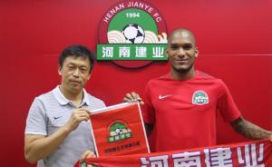 河南建业外援卡兰加脾脏破裂：忍痛完成比赛，已进行手术