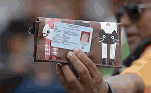 直擊｜印尼客機(jī)墜毀：189人恐全部遇難，乘客錢包漂浮海面