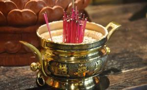 湖南攸县一镇长率党政办等部门赴庙宇朝拜，为安全生产祈福