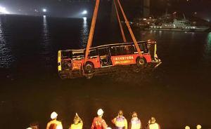 父亲在重庆坠江公交上遇难，儿子忍悲救援：我必须控制住情绪