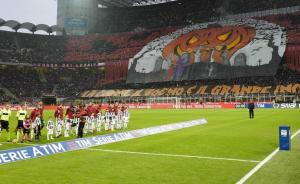 腦洞大開！萬圣節(jié)球場巨型橫幅也搞怪