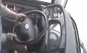 中新網(wǎng)談重慶公交悲?。喝松摹胺较虮P”不能被情緒左右