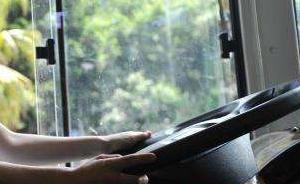 現(xiàn)行法律：乘客妨礙客運駕駛員駕駛，后果嚴(yán)重者最高可判死刑