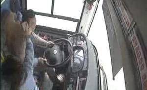 公共汽車?yán)锏陌踩且环N公共產(chǎn)品，如何激勵(lì)乘客參與供給