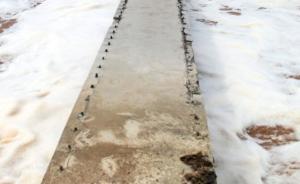 本該依法關閉的紙廠仍在偷排，三個月巡查上百次為何視而不見