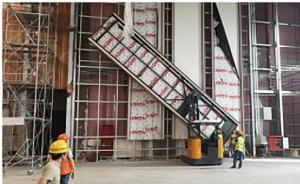 進博會國家會議中心裝配首現(xiàn)機器人，舉起1600公斤不費勁