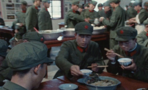 70年代的军营吃什么?荷兰导演拍下珍贵影像