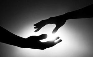 武漢多家“模特經(jīng)紀(jì)公司”被曝忽悠后威脅維權(quán)學(xué)生，警方介入