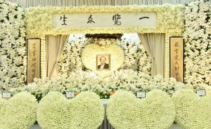 金庸喪禮在港舉行，眾多讀者吊唁致敬