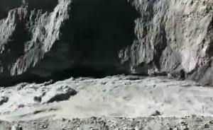 金沙堰塞湖泄流槽流量激增，上下游貫通