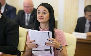 俄羅斯女官員稱“國家不欠年輕人”惹爭議，遭審查后官復(fù)原職