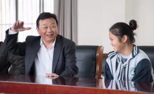 公布手機(jī)號、免費(fèi)高速路，結(jié)對救人農(nóng)民工之女的書記履新