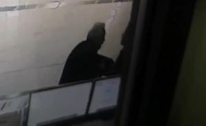 老人房產(chǎn)證被找回，欲“跪謝”地鐵人員